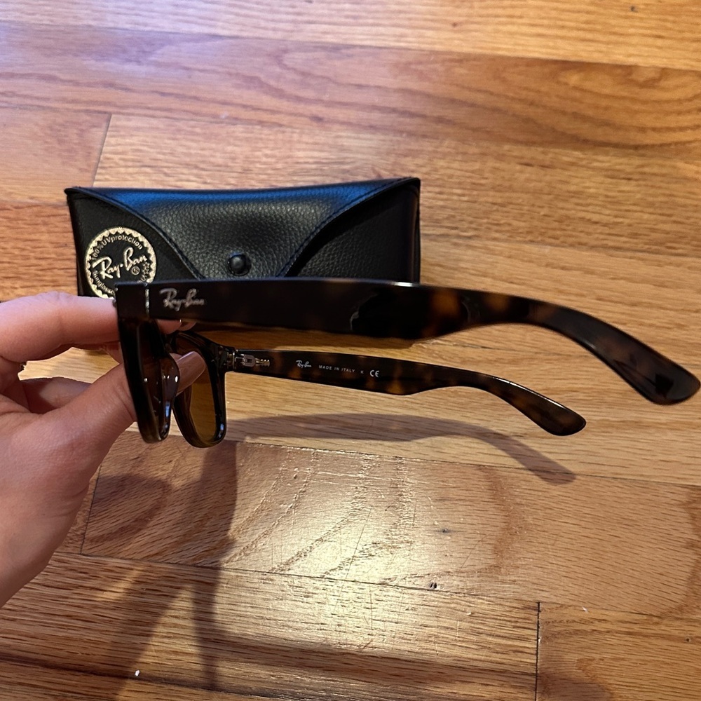 Ray-Ban Classic Tortoise Sunglasses with Case - Picture 3 of 6